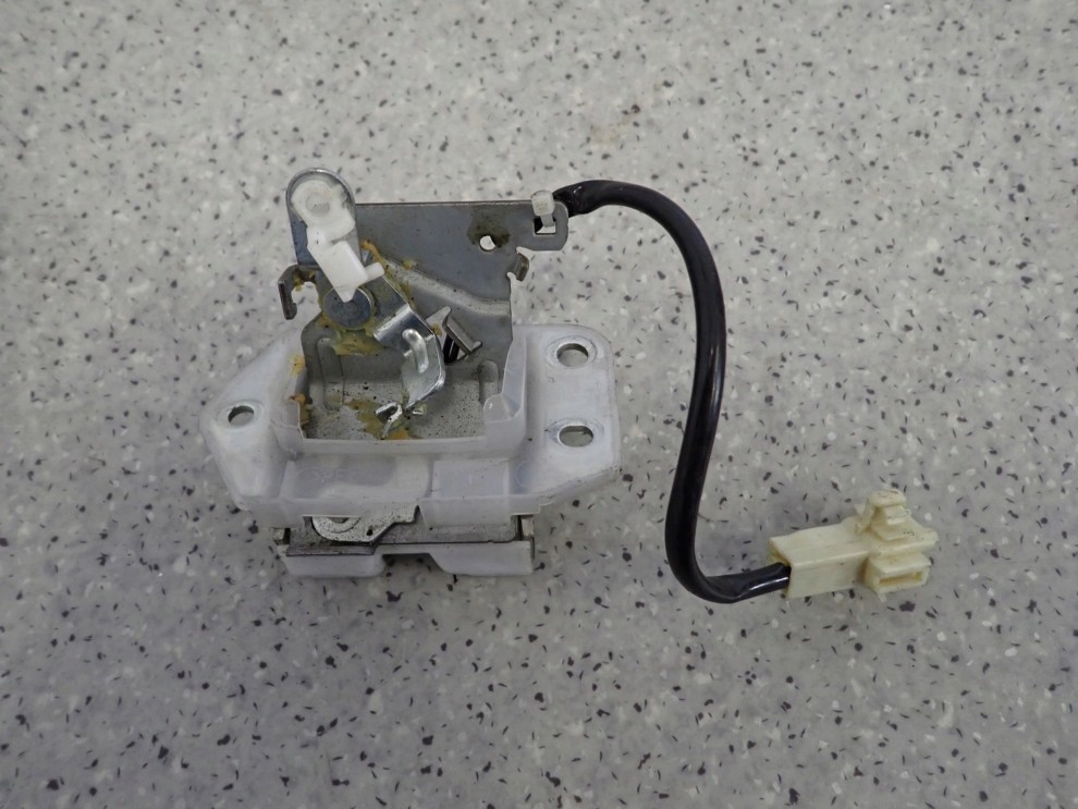 SUZUKI SPLASH 08-14 ZAMEK KLAPY BAGAŻNIKA 2/5