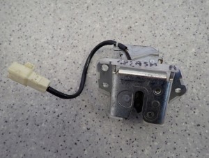 SUZUKI SPLASH 08-14 ZAMEK KLAPY BAGAŻNIKA