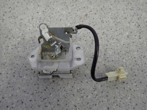 SUZUKI SPLASH 08-14 ZAMEK KLAPY BAGAŻNIKA 2/5 MINIATURA