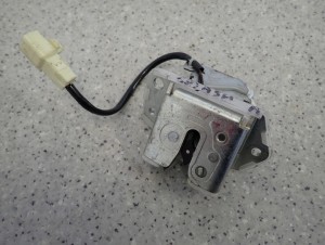 SUZUKI SPLASH 08-14 ZAMEK KLAPY BAGAŻNIKA 5/5 MINIATURA