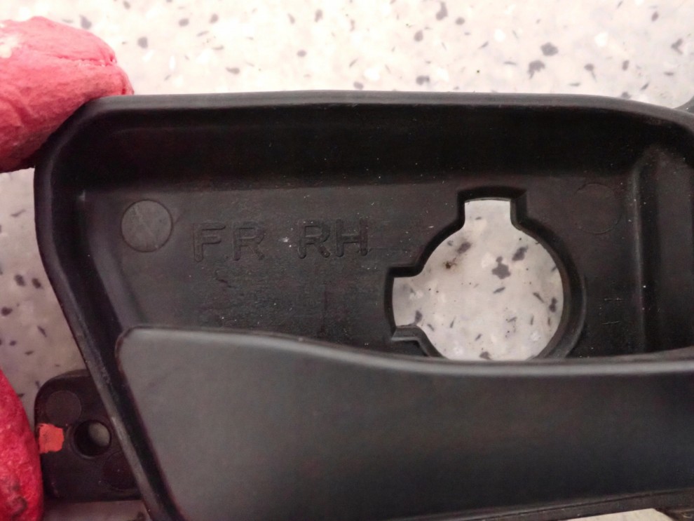 HYUNDAI i30 07-12 KLAMKA DRZWI PRZEDNIA PRAWA WEWNĘTRZNA 2/4