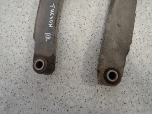 HYUNDAI TUCSON 04- WAHACZ TYŁ LEWY LUB PRAWY 2/4 MINIATURA