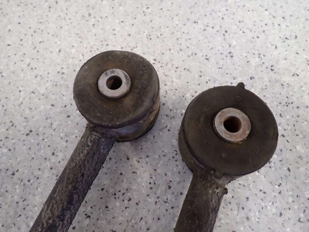 HYUNDAI TUCSON 04- WAHACZ TYŁ LEWY LUB PRAWY POPRZECZNY 2/4