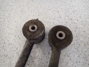 HYUNDAI TUCSON 04- WAHACZ TYŁ LEWY LUB PRAWY POPRZECZNY 3/4 MINIATURA