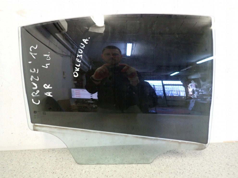 CHEVROLET CRUZE 4d 08-12 SZYBA TYLNA PRAWA 1/2