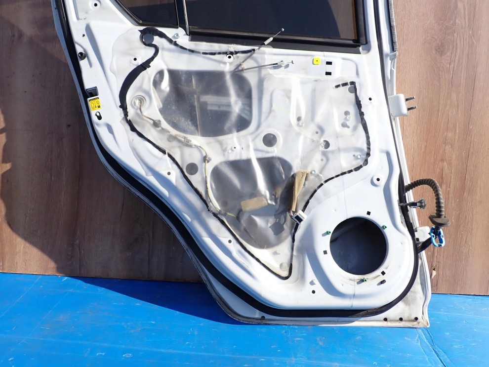 SUZUKI SWIFT MK7 5D 10-16 DRZWI TYLNE LEWE ZNL KOMPLETNE 12/13