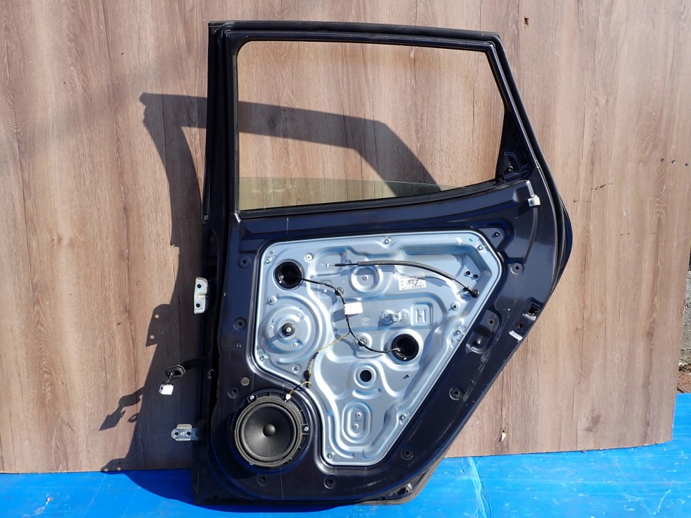 KIA VENGA 09- DRZWI TYLNE PRAWE BE 9/10