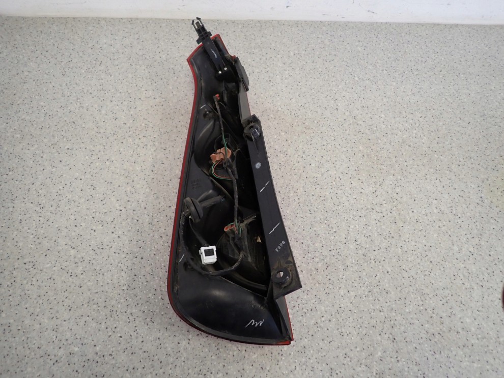 NISSAN NOTE E11 06-09 LAMPA TYLNA PRAWA 4/5