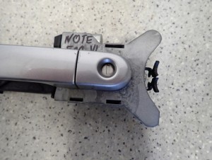 NISSAN NOTE E11 06-12 KLAMKA DRZWI PRZEDNIA LEWA 4/5 MINIATURA