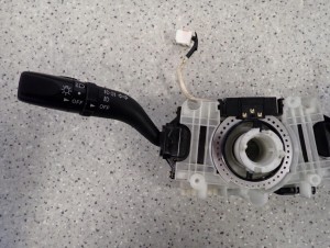 MAZDA 6 MAZDA6 GG 02-07 PRZEŁĄCZNIK ŚWIATEŁ WYCIERACZEK ZESPOLONY 2/4 MINIATURA