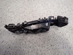 SUZUKI SPLASH 09-14 ŚLIZG ZDERZAKA PRZEDNI PRAWY