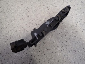 SUZUKI SPLASH 09-14 ŚLIZG ZDERZAKA PRZEDNI PRAWY 4/6 MINIATURA