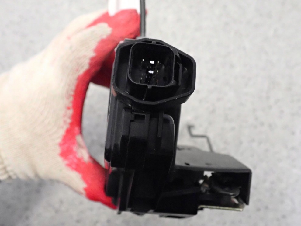 HYUNDAI SANTA FE 01- ZAMEK DRZWI PRZEDNI LEWY 4/4