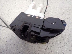 HYUNDAI SANTA FE 01- ZAMEK DRZWI PRZEDNI LEWY 3/4 MINIATURA