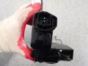 HYUNDAI SANTA FE 01- ZAMEK DRZWI PRZEDNI LEWY 4/4 MINIATURA