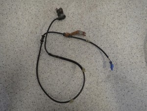 SUZUKI IGNIS 04-08 CZUJNIK ABSU TYLNY PRAWY 2WD 1/3 MINIATURA