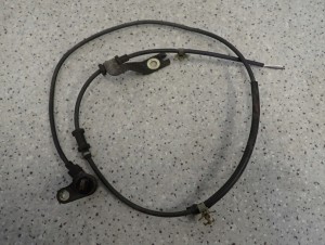 SUZUKI IGNIS 04-08 CZUJNIK ABSU TYLNY PRAWY 2WD 1/4 MINIATURA