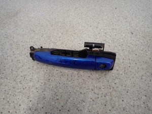 SUZUKI SX4 06-13 KLAMKA DRZWI PRZEDNIA LEWA 1/9 MINIATURA