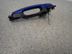 SUZUKI SX4 06-13 KLAMKA DRZWI PRZEDNIA LEWA 7/9 MINIATURA