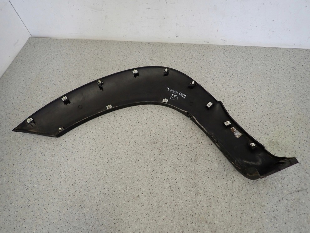 HYUNDAI TUCSON 04- LISTWA BŁOTNIKA PRZEDNIA PRAWA EB 7/11