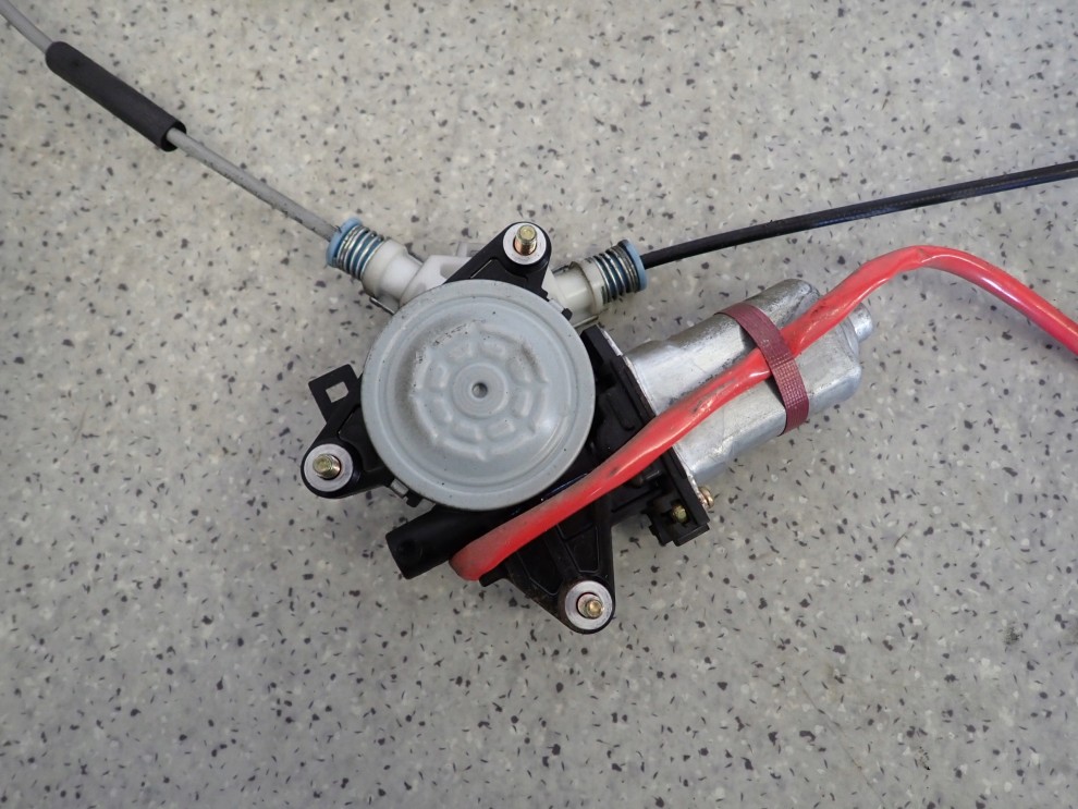 SUZUKI GRAND VITARA I XL7 99-05 PODNOŚNIK SZYBY TYLNY PRAWY 2/6