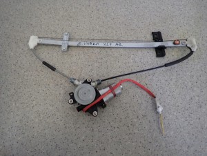 SUZUKI GRAND VITARA I XL7 99-05 PODNOŚNIK SZYBY TYLNY PRAWY 3/6 MINIATURA