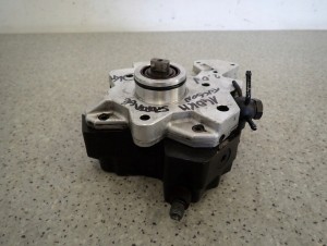 HYUNDAI TUCSON SONATA V KIA SPORTAGE 2.0 CRDI 140KM 05-09 POMPA WTRYSKOWA 3/7 MINIATURA