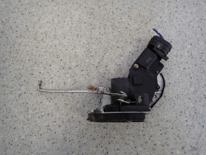 SUZUKI GRAND VITARA I XL7 99-05 ZAMEK TYLNY PRAWY