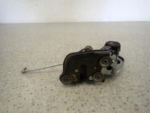 SUZUKI GRAND VITARA I XL7 99-05 ZAMEK TYLNY PRAWY 2/5 MINIATURA