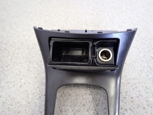 AVENSIS T25 03- SCHOWEK MIESZEK POPIELNICZKA ZAPALNICZKA 8/9 MINIATURA