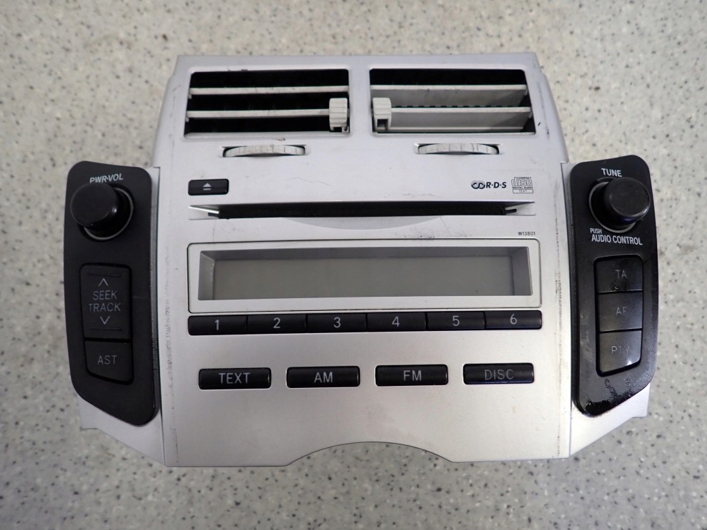 TOYOTA YARIS II 06-09 RADIO FABRYCZNE EUROPA 7/11