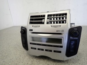 TOYOTA YARIS II 06-09 RADIO FABRYCZNE EUROPA 2/11 MINIATURA