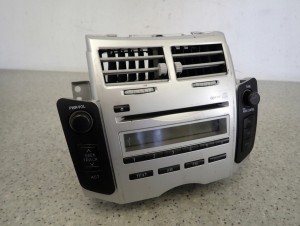 TOYOTA YARIS II 06-09 RADIO FABRYCZNE EUROPA 3/11 MINIATURA