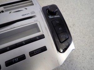 TOYOTA YARIS II 06-09 RADIO FABRYCZNE EUROPA 9/11 MINIATURA