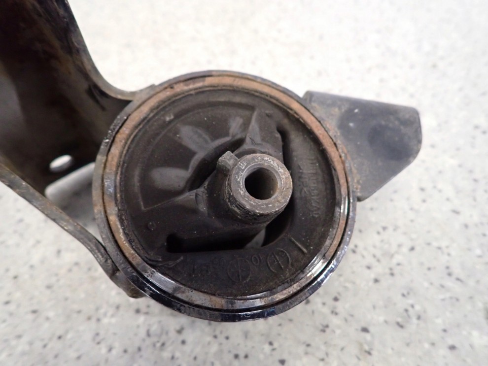 SUZUKI ALTO 1.0i 09 - PODUSZKA SILNIKA PRAWA 5/6