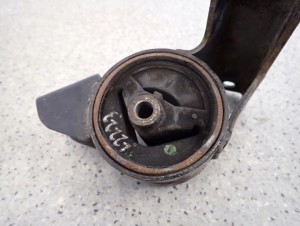 SUZUKI ALTO 1.0i 09 - PODUSZKA SILNIKA PRAWA 6/6 MINIATURA