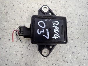 TOYOTA RAV 4 01-05 CZUJNIK TORU JAZDY ESP 3/3 MINIATURA