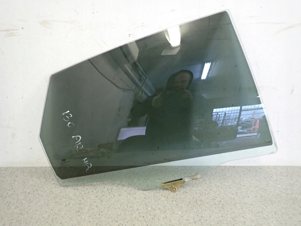 HYUNDAI i30 HB 07-12 SZYBA DRZWI TYLNA PRAWA 1/3