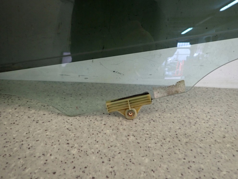 HYUNDAI i30 HB 07-12 SZYBA DRZWI TYLNA PRAWA 2/3