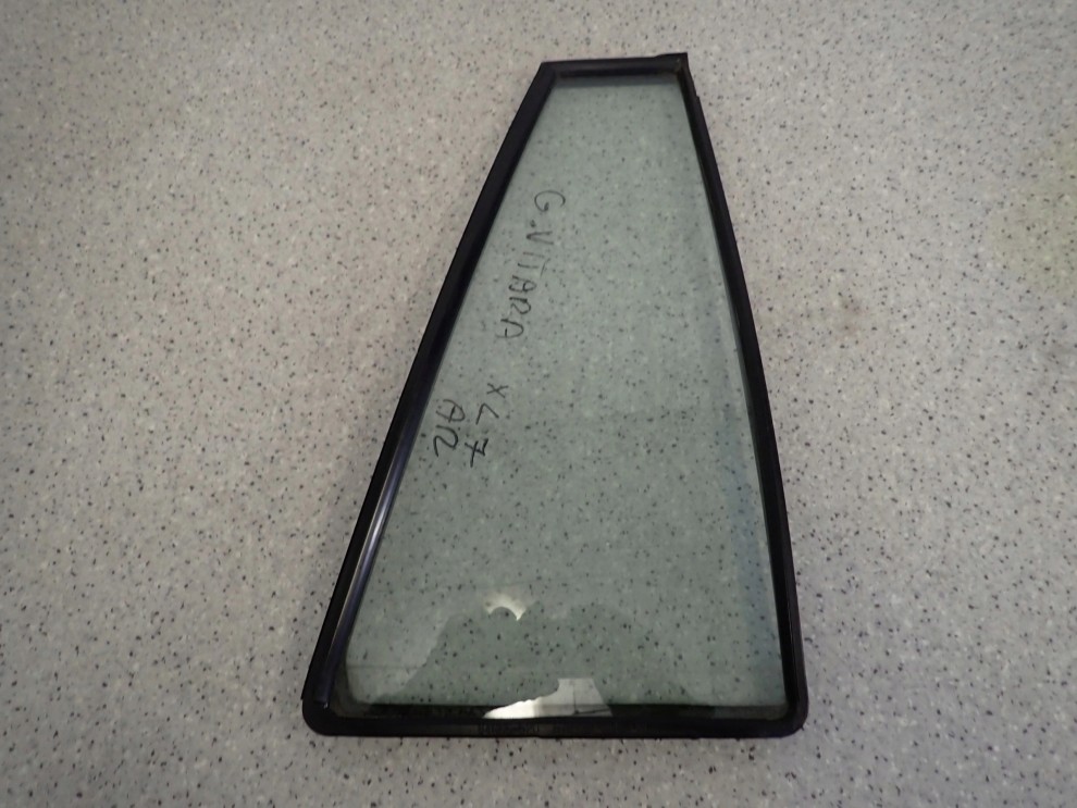 SUZUKI GRAND VITARA I XL7 99-05 SZYBA TYLNA PRAWA 1/3