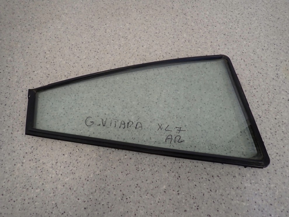 SUZUKI GRAND VITARA I XL7 99-05 SZYBA TYLNA PRAWA 2/3