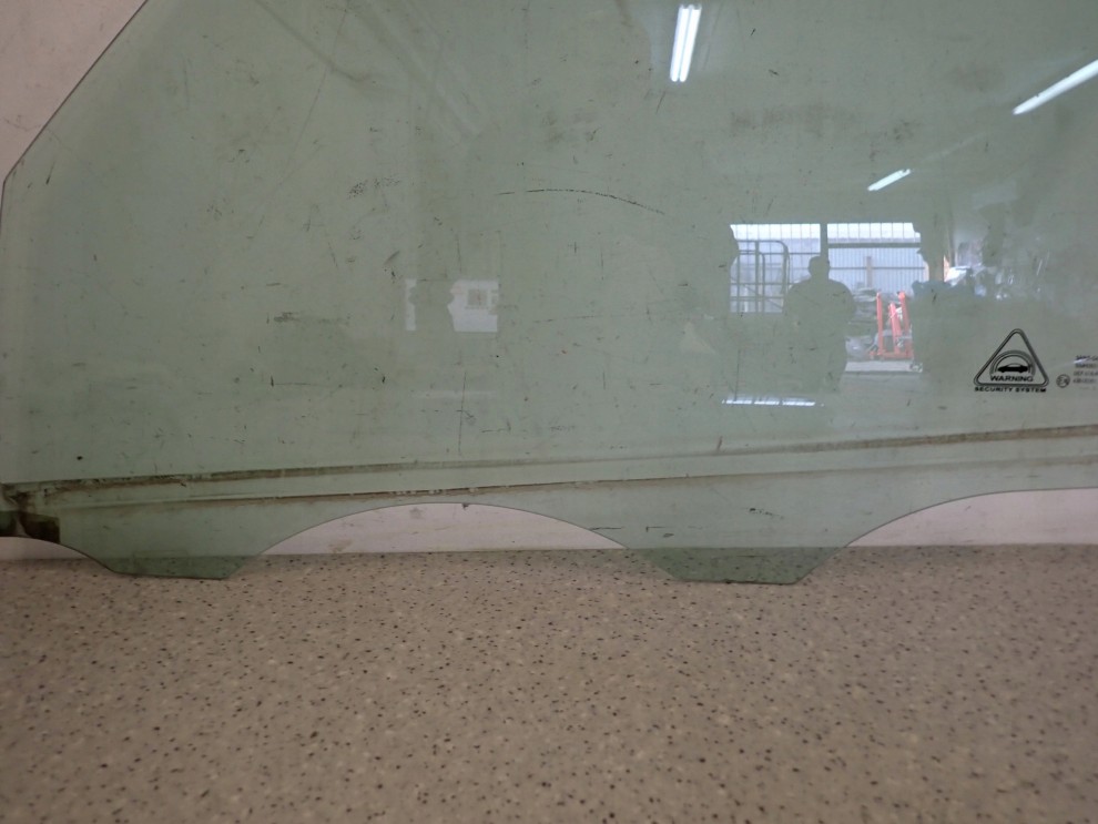 HYUNDAI IX20 09- SZYBA DRZWI PRZEDNIA LEWA 2/3