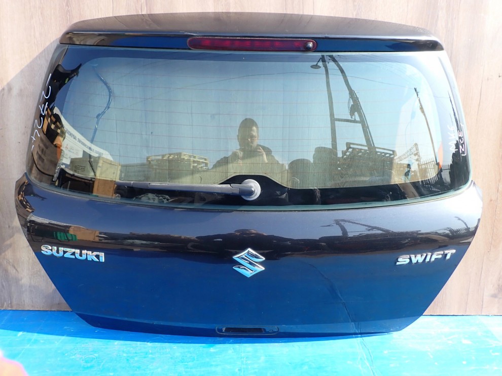 SUZUKI SWIFT MK6 04-09 KLAPA BAGAŻNIKA SZYBA TYLNA ZCE 6/12