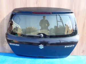 SUZUKI SWIFT MK6 04-09 KLAPA BAGAŻNIKA SZYBA TYLNA ZCE 1/12 MINIATURA