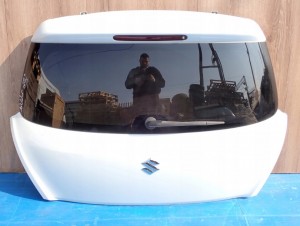 SUZUKI SWIFT MK7 10-16 KLAPA BAGAŻNIKA SZYBA TYLNA ZNL 1/12 MINIATURA