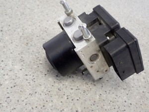 SUZUKI SPLASH 1.2i 08-14 POMPA ABS STEROWNIK 1/8 MINIATURA