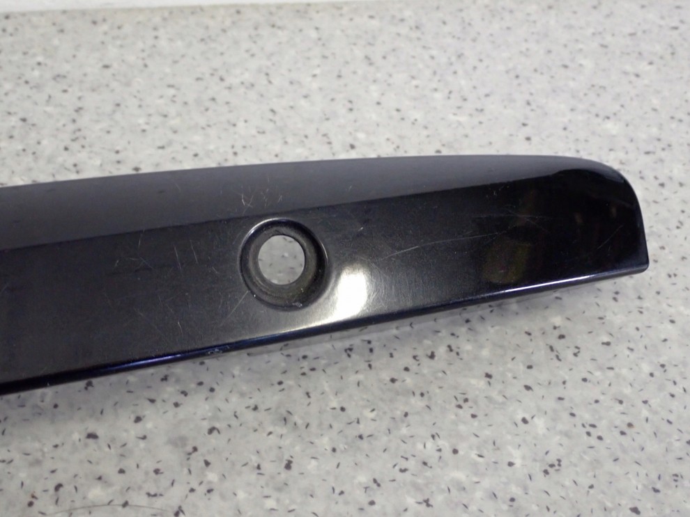 SUZUKI SX4 SEDICI 06-13 LISTWA KLAPY Z OTWOREM NA BĘBENEK 5/9