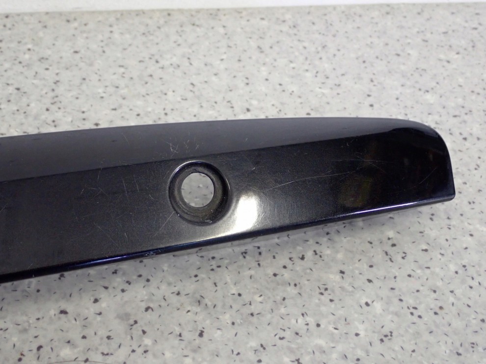 SUZUKI SX4 SEDICI 06-13 LISTWA KLAPY Z OTWOREM NA BĘBENEK 6/9