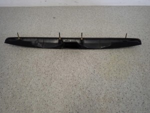 SUZUKI SX4 SEDICI 06-13 LISTWA KLAPY Z OTWOREM NA BĘBENEK 7/9 MINIATURA