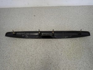 SUZUKI SX4 SEDICI 06-13 LISTWA KLAPY Z OTWOREM NA BĘBENEK 8/9 MINIATURA